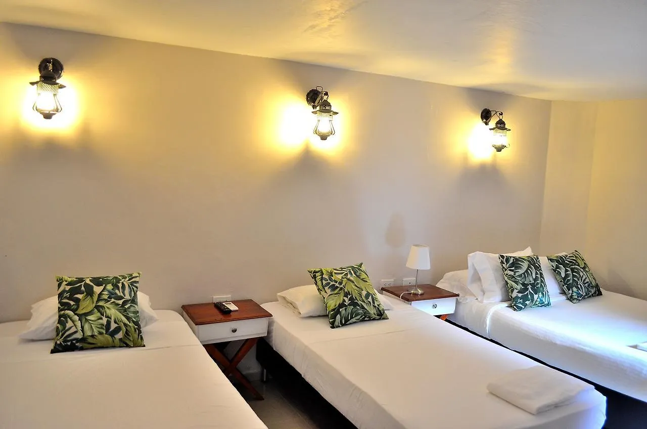 Hotel Casa La Fleur Medellin 2*,