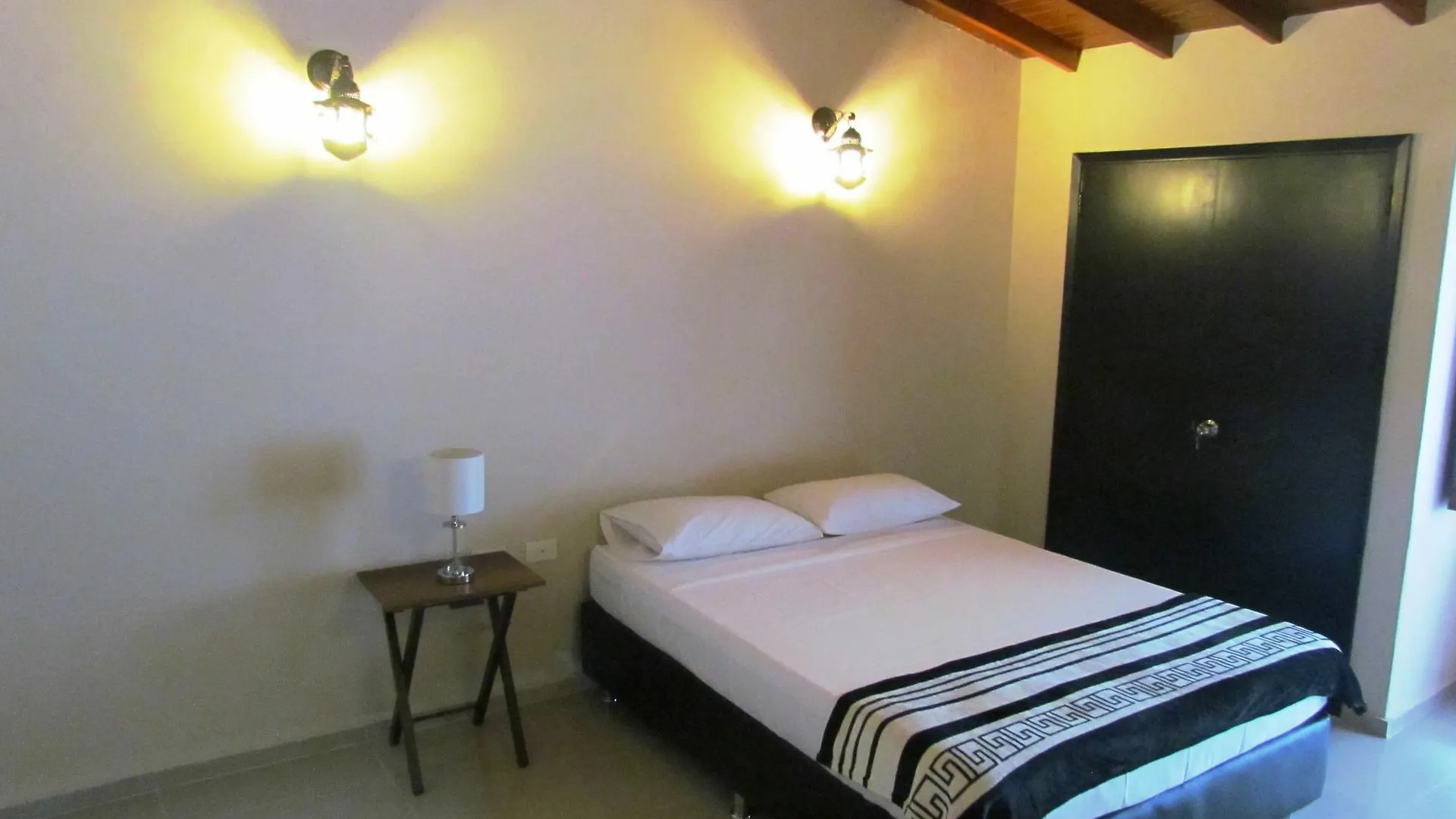 Hotel Casa La Fleur Medellin 2*,