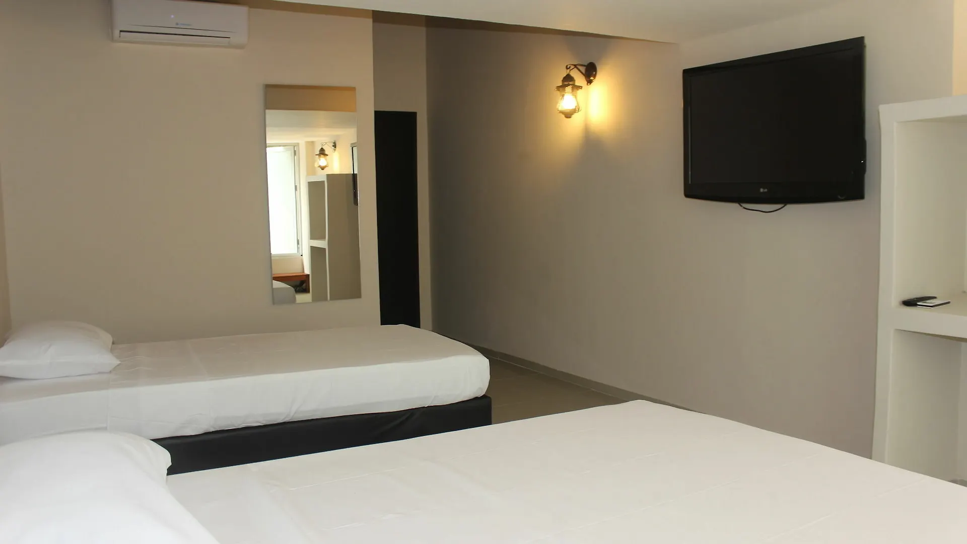 Hotel Casa La Fleur Medellin 2*,